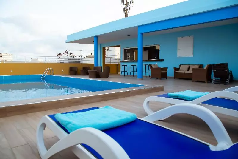 هتل Le Ndiambour Hôtel Et Résidence