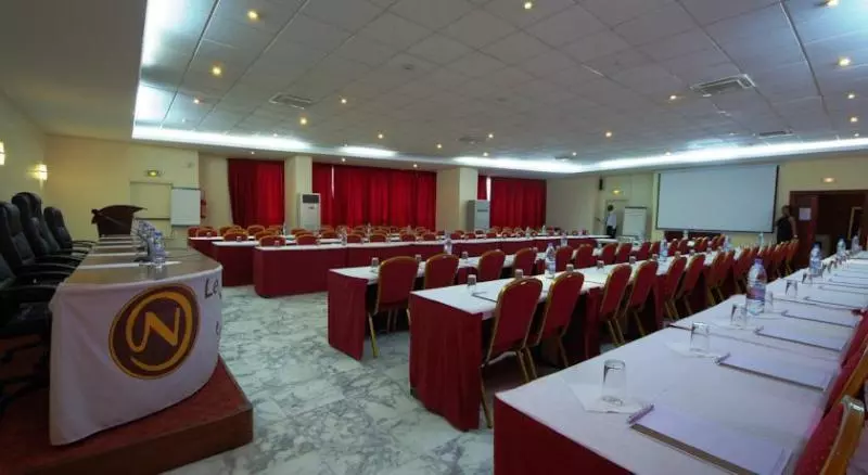 هتل Le Ndiambour Hôtel Et Résidence