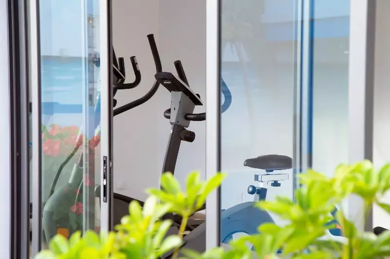 هتل Le Ndiambour Hôtel Et Résidence