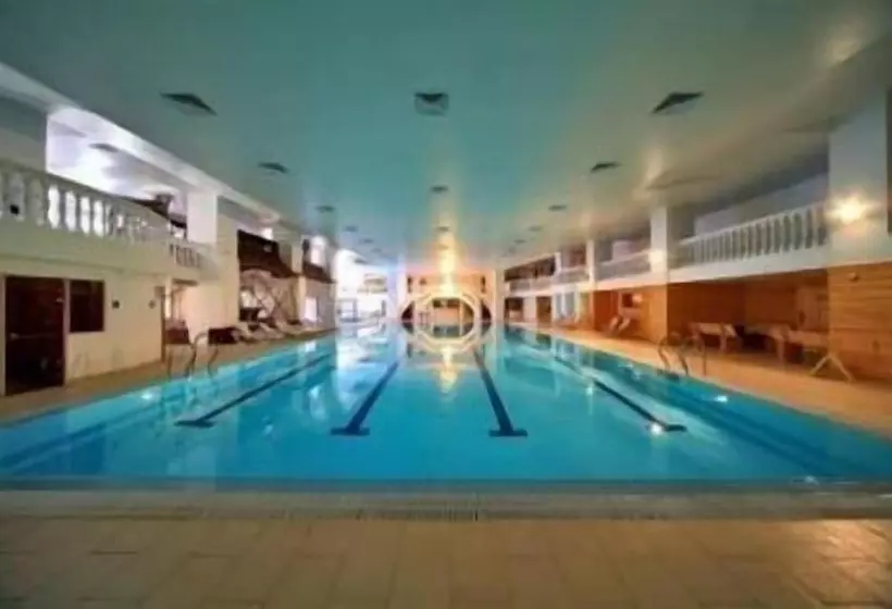 בית מלון כפרי Royal Sun Geneva