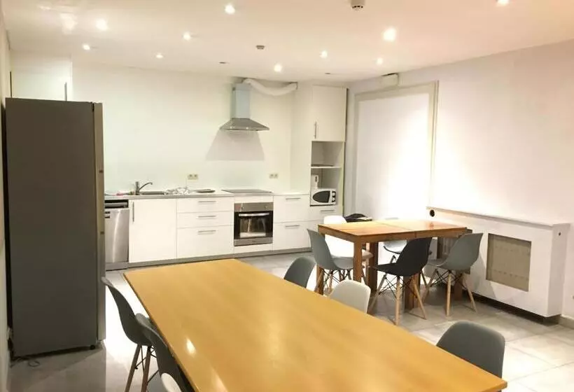 هتل Sleep & Go Brussels South