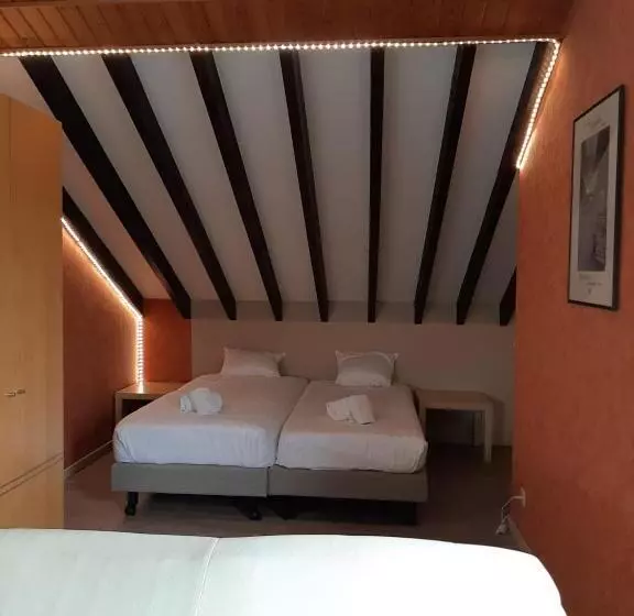 هتل Sleep & Go Brussels South