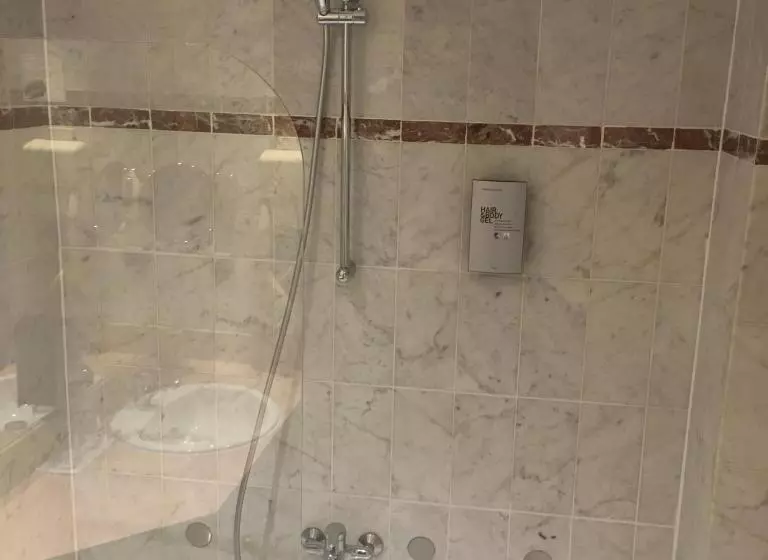 هتل Sleep & Go Brussels South