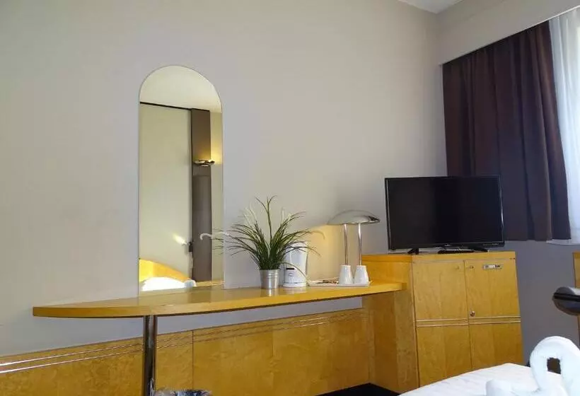 هتل Sleep & Go Brussels South