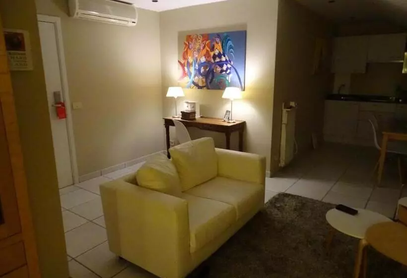 هتل Sleep & Go Brussels South