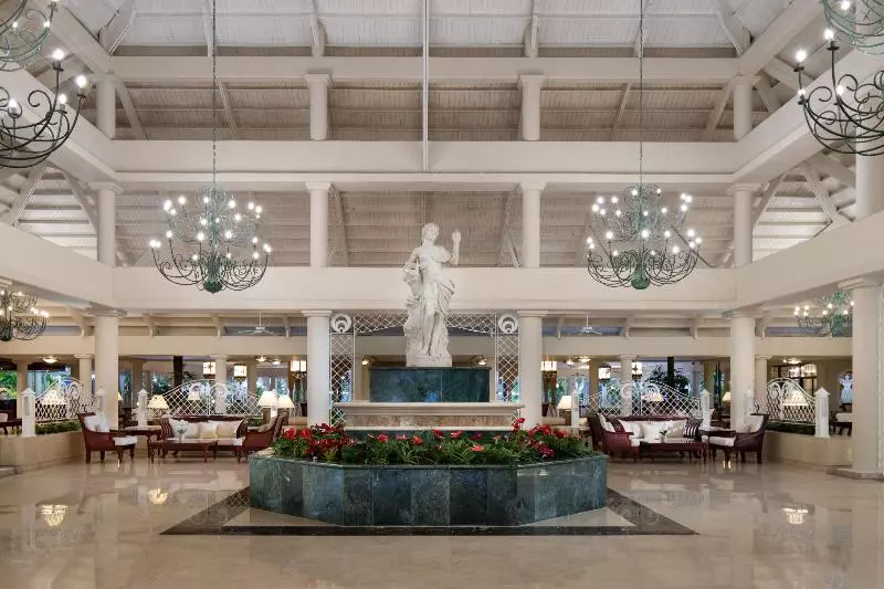 استراحتگاه Bahia Principe Luxury Bouganville - Adults Only - All Inclusive