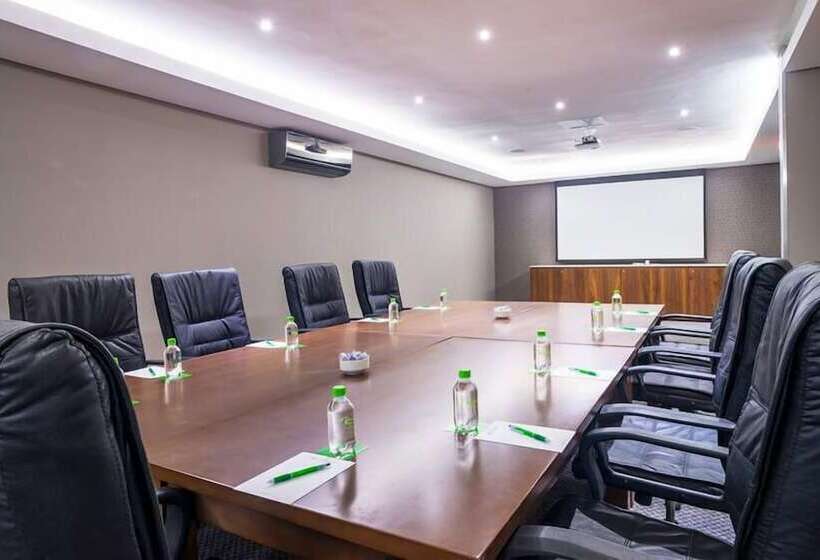 Urban Park Apartments & Hotel By Misty Blue