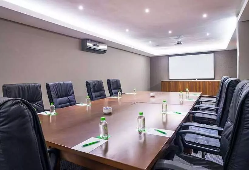 Urban Park Apartments & Hotel By Misty Blue