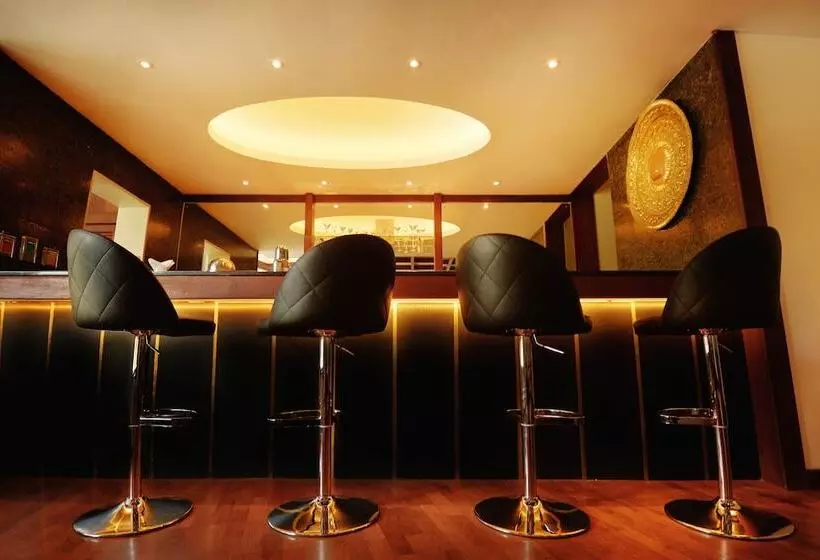 فندق Earl S Regent