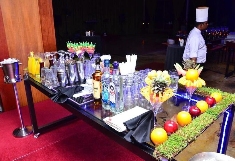 فندق Earl S Regent