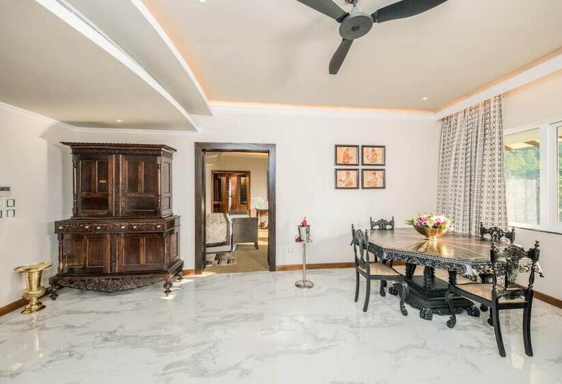 فندق Earl S Regent