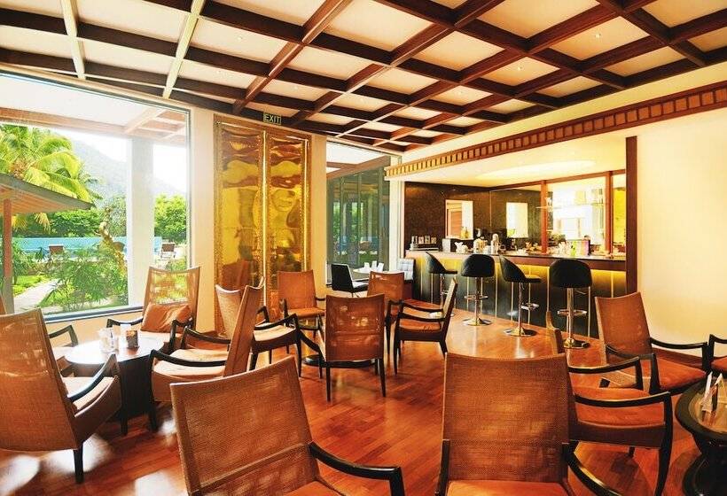 فندق Earl S Regent