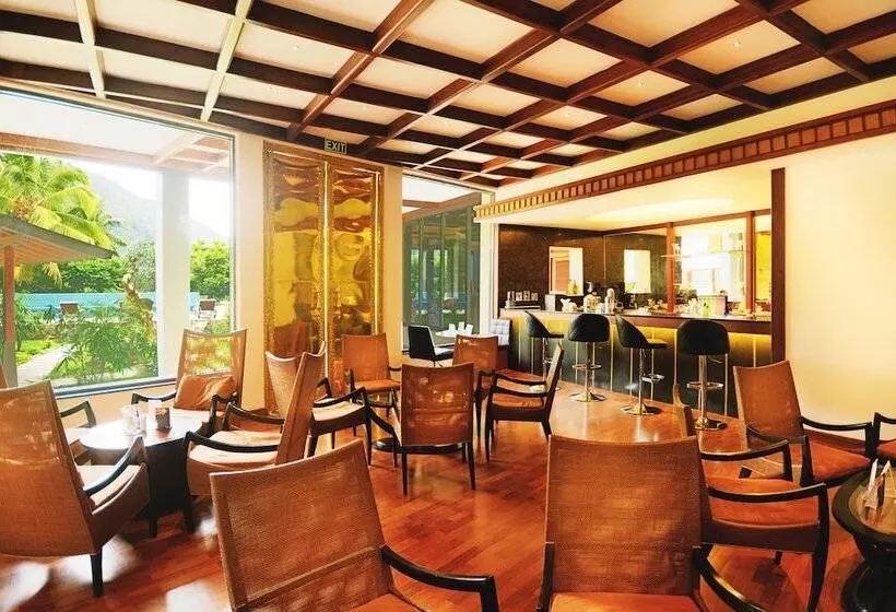 فندق Earl S Regent