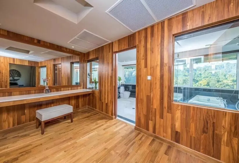 فندق Earl S Regent