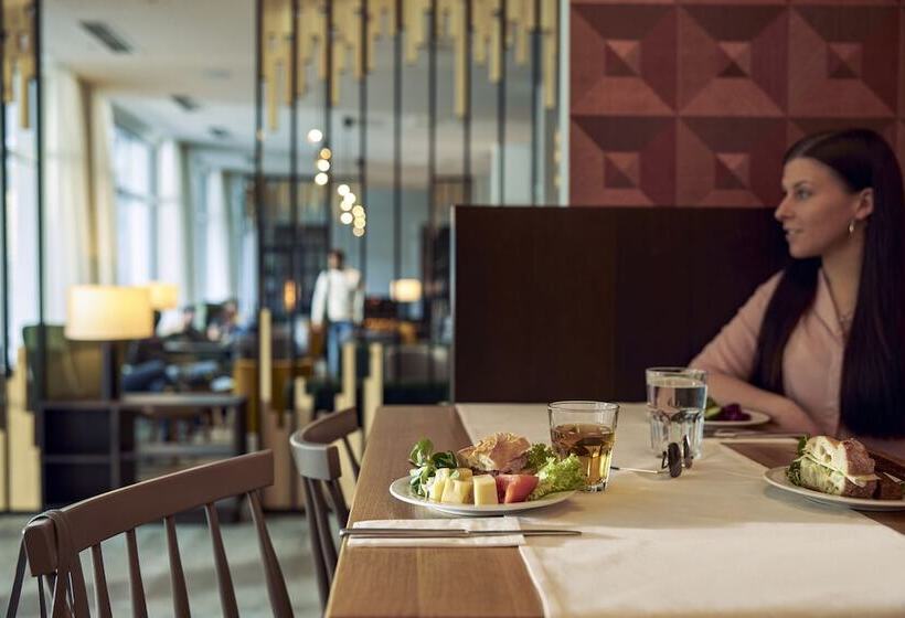 Отель Robinson Landskron