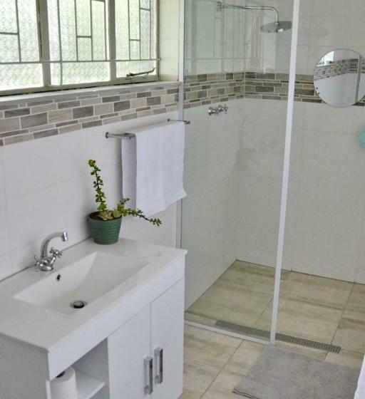 تختخواب و صبحانه Wiggill On Inn