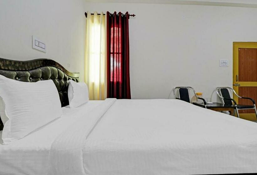 בית מלון כפרי Oyo 84739 Rana Haveli Guest House