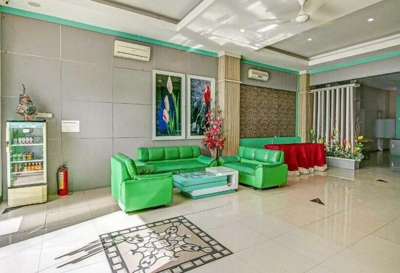 בית מלון כפרי Reddoorz At Jalan Emmy Saelan Palu