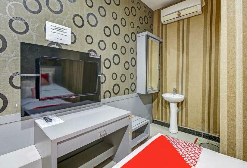 בית מלון כפרי Reddoorz At Jalan Emmy Saelan Palu