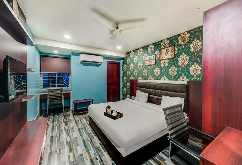 Hotelli Oyo Townhouse 768 Golden Town House