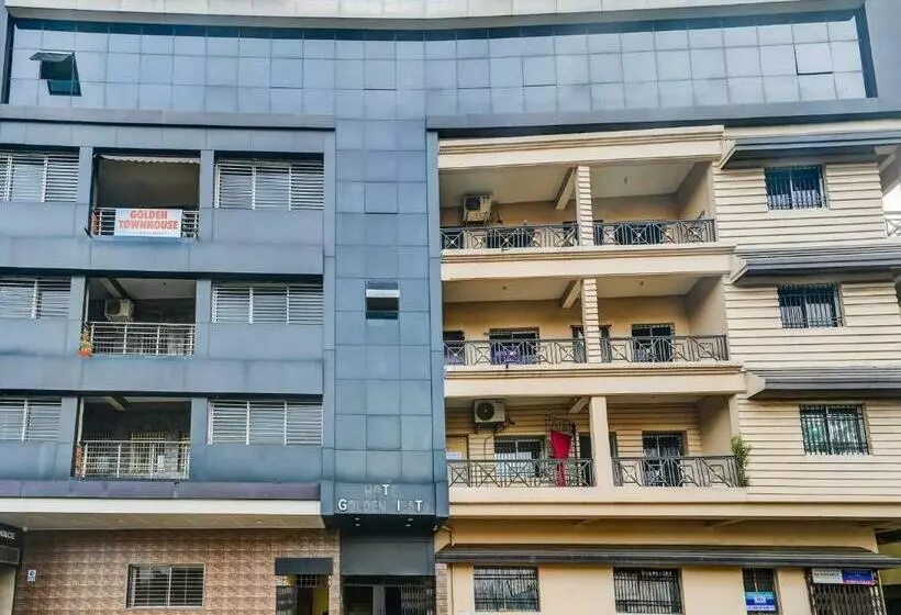 Hotelli Oyo Townhouse 768 Golden Town House