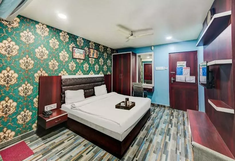 Hotelli Oyo Townhouse 768 Golden Town House