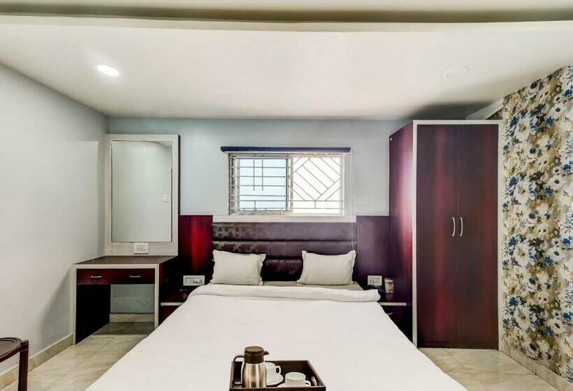 酒店 Oyo Townhouse 768 Golden Town House