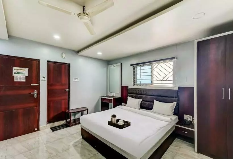 Hotelli Oyo Townhouse 768 Golden Town House