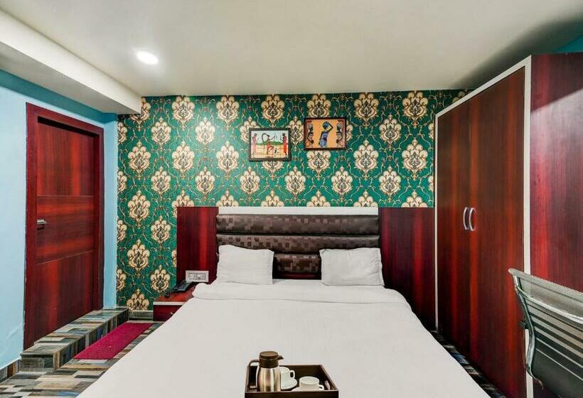 酒店 Oyo Townhouse 768 Golden Town House