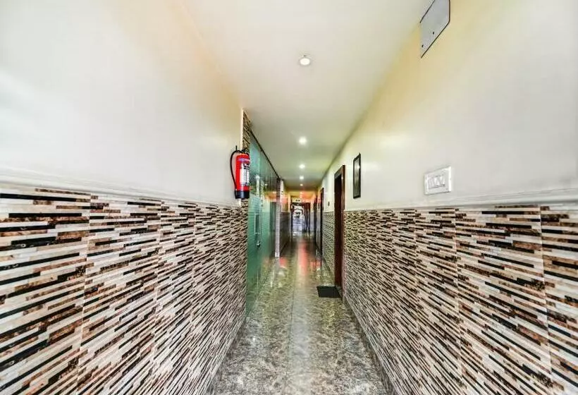 Hotelli Oyo Townhouse 768 Golden Town House