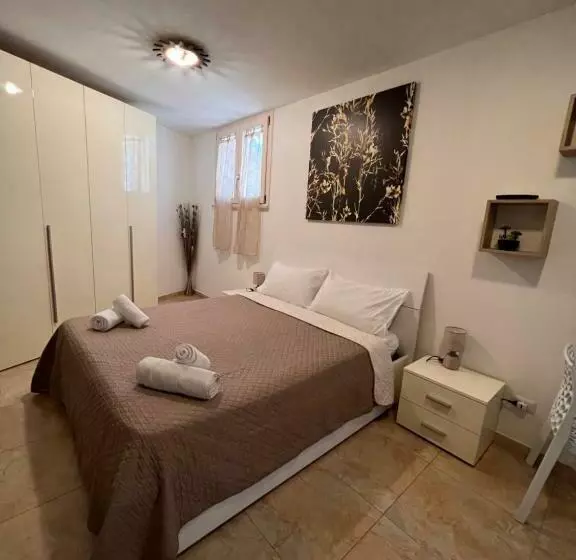 تختخواب و صبحانه Rena Bianca House