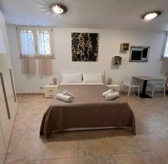تختخواب و صبحانه Rena Bianca House