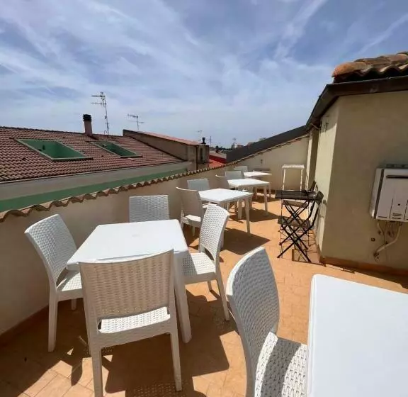تختخواب و صبحانه Rena Bianca House