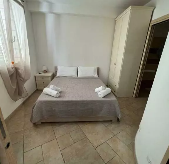 تختخواب و صبحانه Rena Bianca House