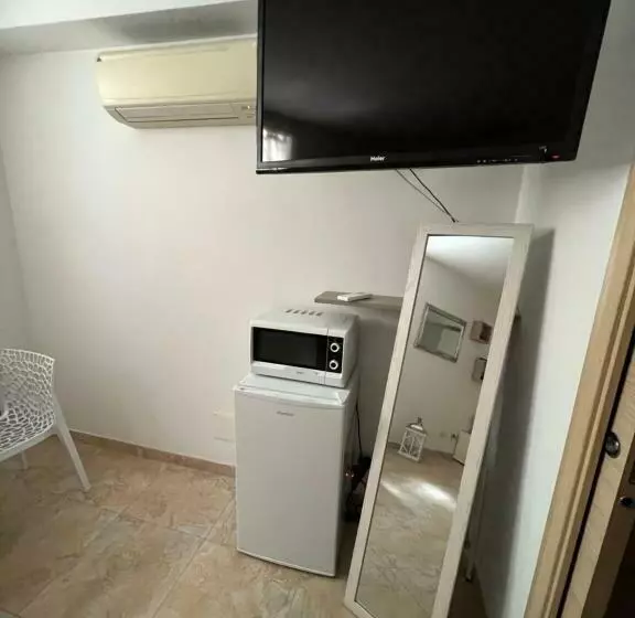 تختخواب و صبحانه Rena Bianca House
