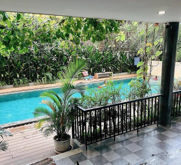 Отель Lh Residence 752