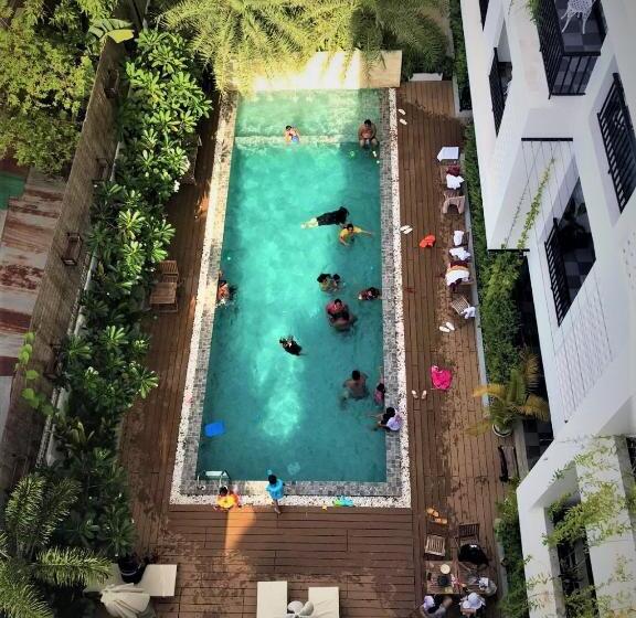 Отель Lh Residence 752