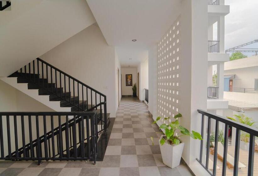 Отель Lh Residence 752