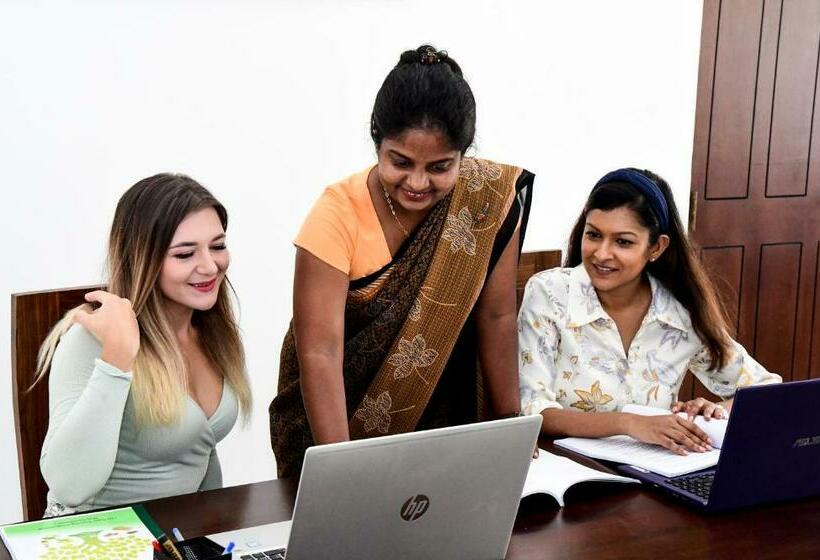 호텔 Velmarie 10 Days Beginners Ayurveda Course