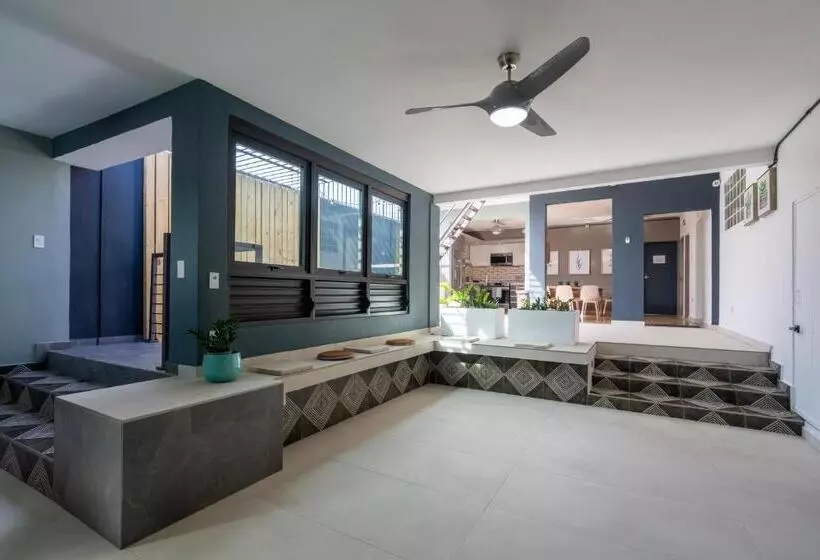 هاستل La Buena Vida Inn