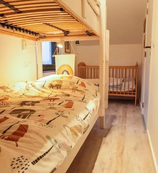 تختخواب و صبحانه D&a Nest