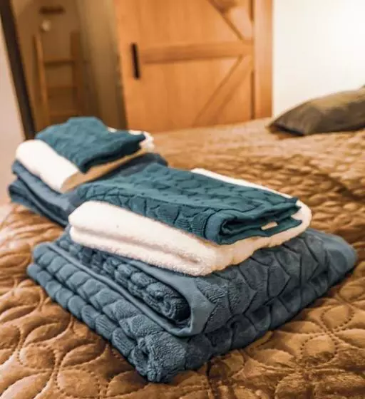 تختخواب و صبحانه D&a Nest