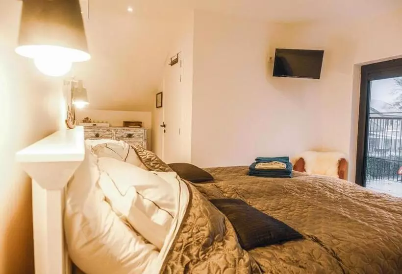 تختخواب و صبحانه D&a Nest