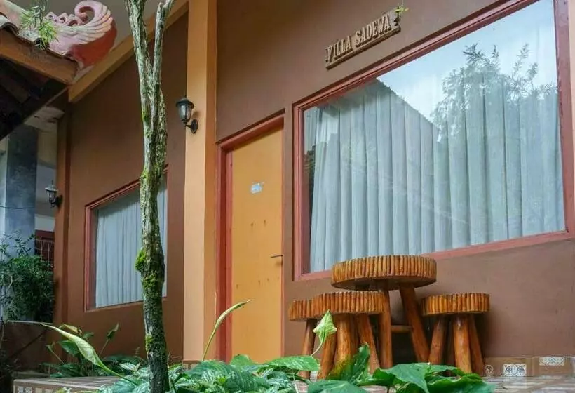 ホテル Reddoorz Plus @ Bukit Sekipan Tawangmangu