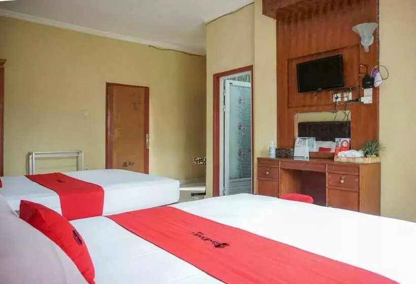 ホテル Reddoorz Plus @ Bukit Sekipan Tawangmangu