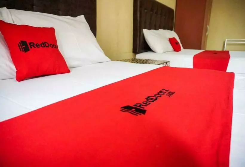 ホテル Reddoorz Plus @ Bukit Sekipan Tawangmangu