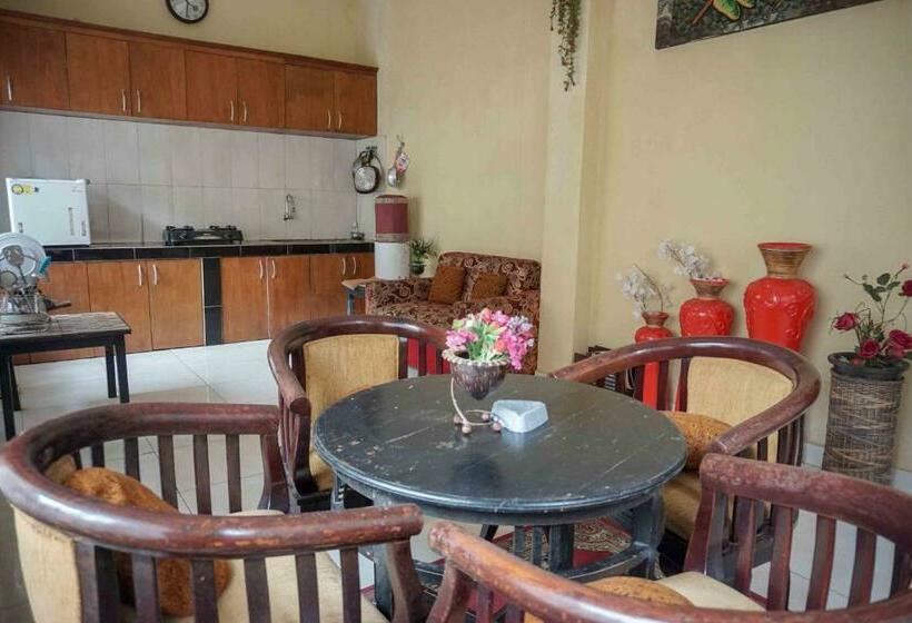 فندق Reddoorz Plus @ Bukit Sekipan Tawangmangu