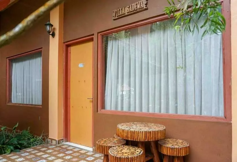 ホテル Reddoorz Plus @ Bukit Sekipan Tawangmangu