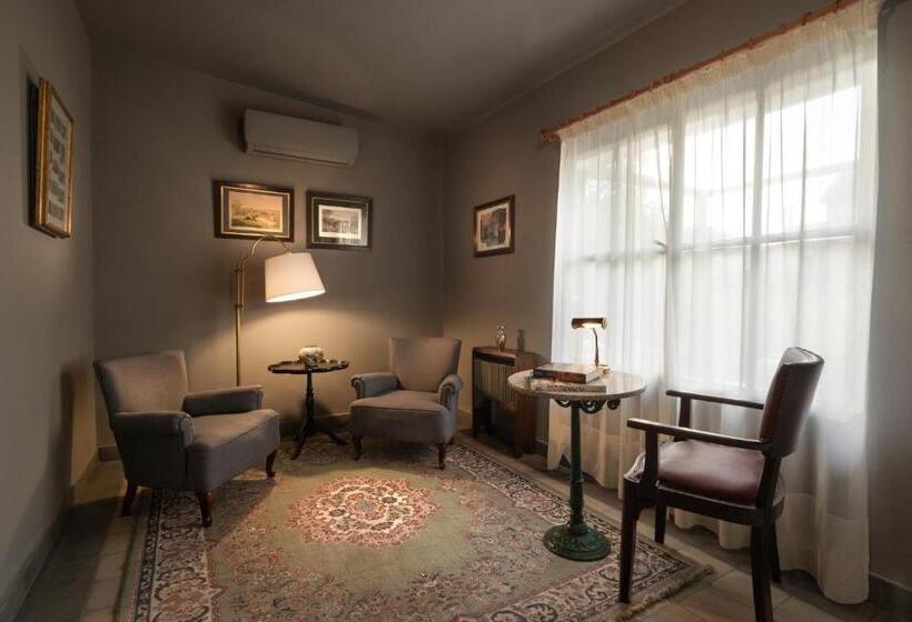 فندق Las Liebres Restaurant &