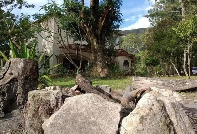 ユースホステル Pousada Canto Das Cachoeiras